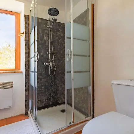 Holiday home De La Tour Pour 10 Personnes A
