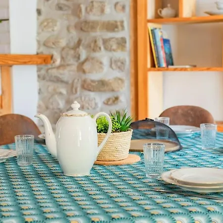 De La Tour Pour 10 Personnes A Tatil Evi Ganac