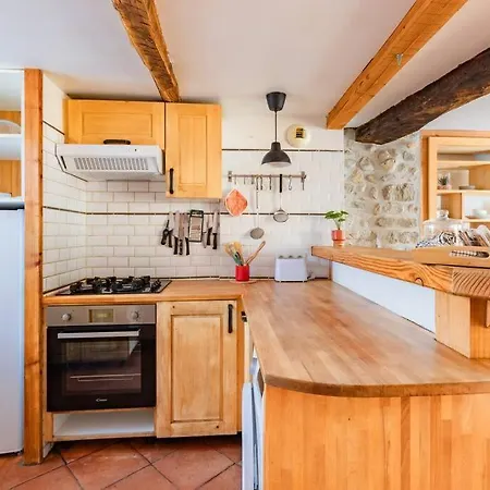 De La Tour Pour 10 Personnes A Holiday home
