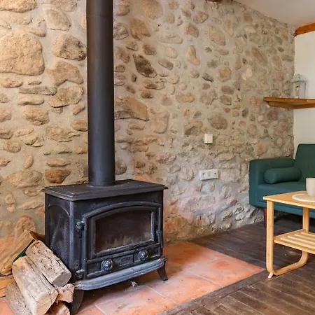 Holiday home De La Tour Pour 10 Personnes A *