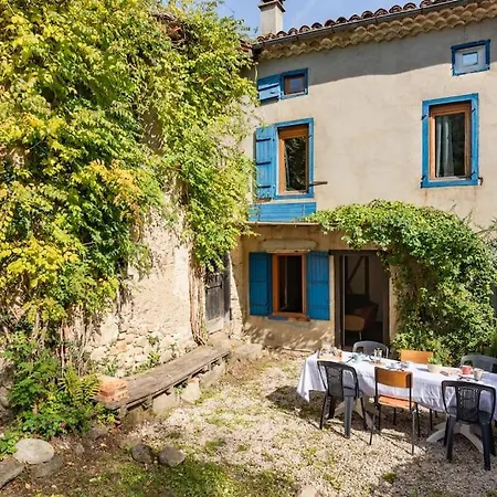 Holiday home De La Tour Pour 10 Personnes A *