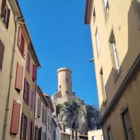 Hébergement de vacances De La Tour Pour 10 Personnes A *