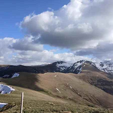 De La Tour Pour 10 Personnes A Ganac